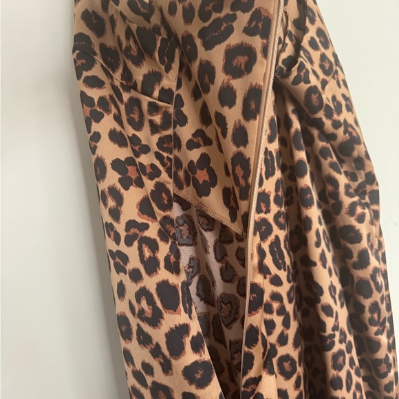 Gibson Latimer Leopard Print Satin Dress - Picture 5 of 9